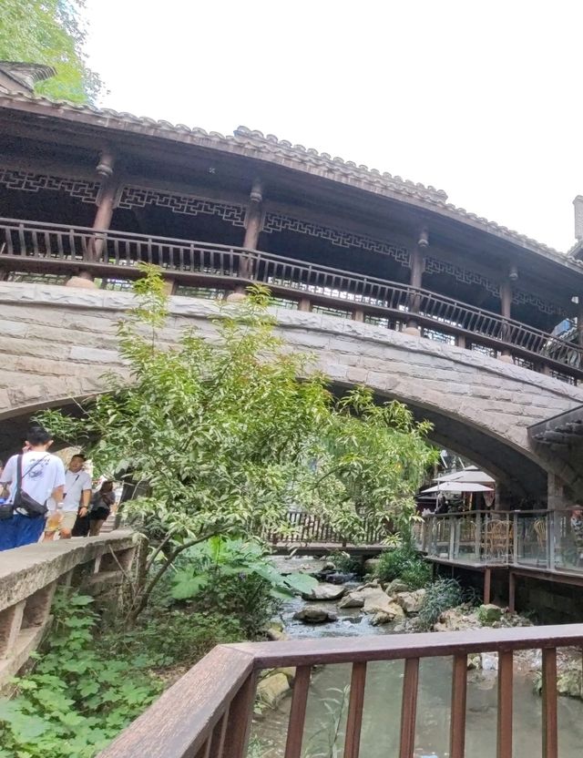 Hidden Gem of the Mountain City: Entrance and Exit 4 of Xiahaoli