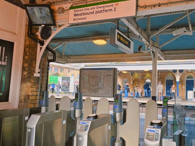 큐가든으로 향하는 길, 런던 큐가든 지하철역🚉