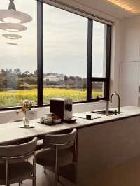 Seamless High-Tech Amenities and Sensory Comfort