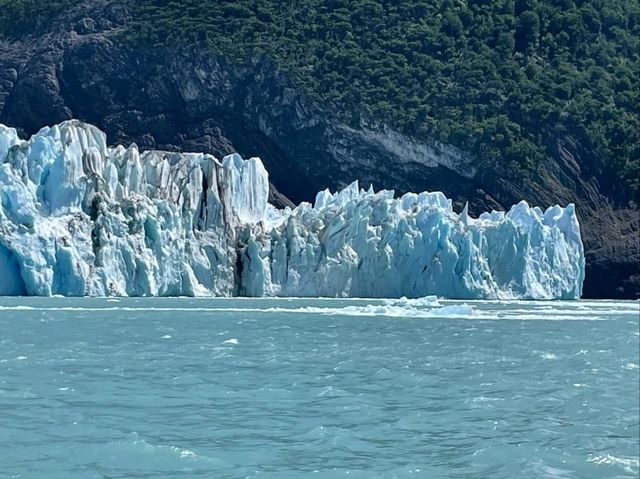 Glaciar Spegazzini Showcases Patagonia’s Majestic Ice Realm
