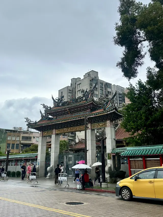 龍山寺 台北 — 古老寺廟 祈福圓滿🫶