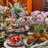 🍰 앤티크커피 연남점 — 클래식과 달콤함이 공존하는 감성카페공간