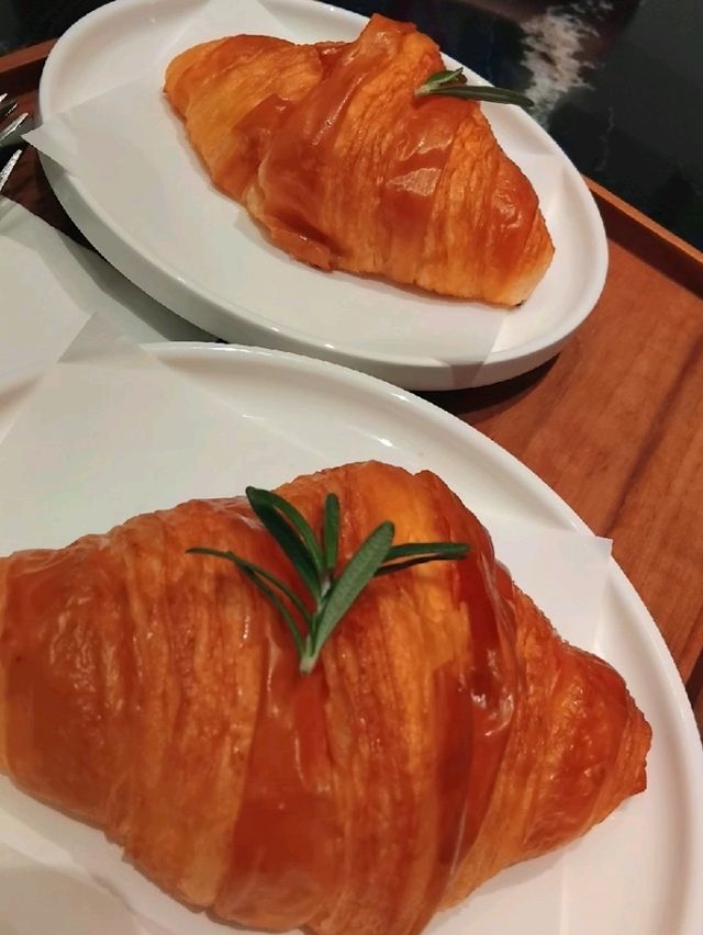 คาเฟ่สไตล์ชิโนโปตุกีสแบบโมเดิร์น