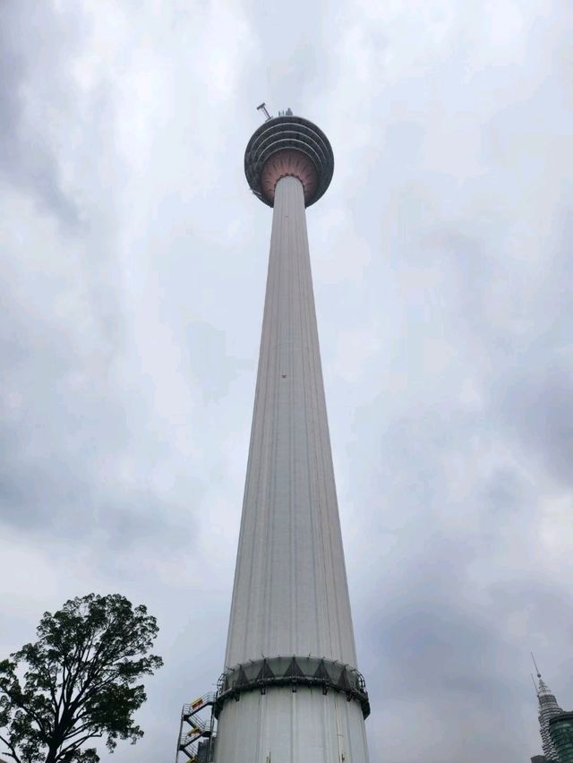 雙子塔燈海下的浪漫瞬間