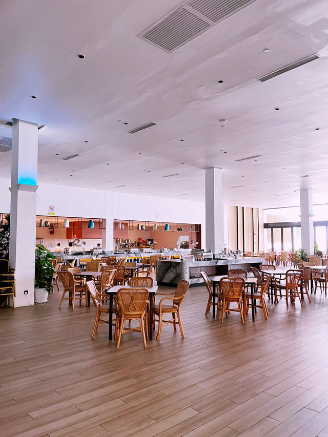 Serene Stay at Roxy Beach Resort