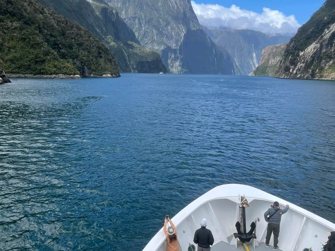 Double-sided New Zealand: Finding the Gateway to Middle-earth Between Te Anau's Serenity and the Fjord's Grandeur