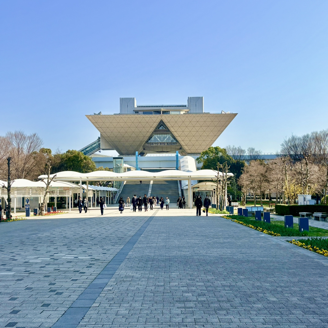 東京ビッグサイトの巨大のこぎり | Trip.com 東京