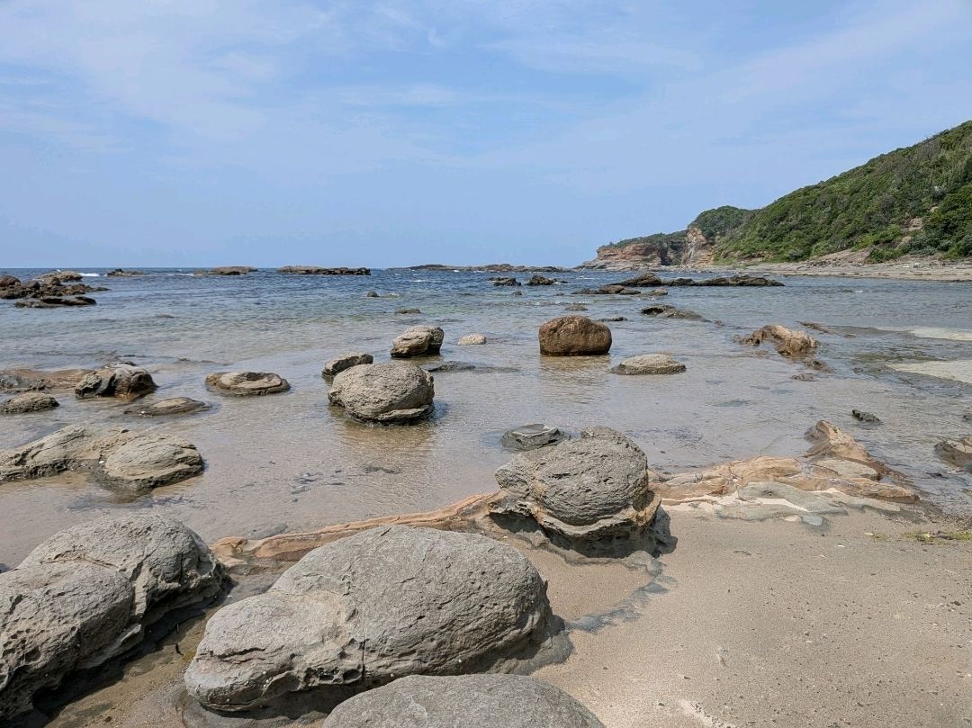 Let's go check out the bizarre rocks. | Trip.com