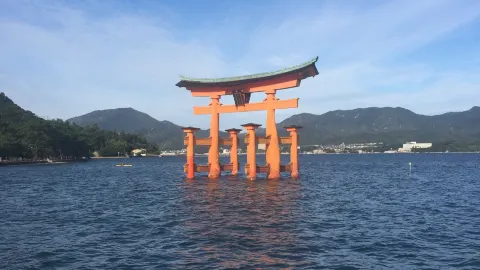 海に浮かぶ朱色の大鳥居、宮島・厳島神社⛩️🌊✨ — traveler post in 美祢