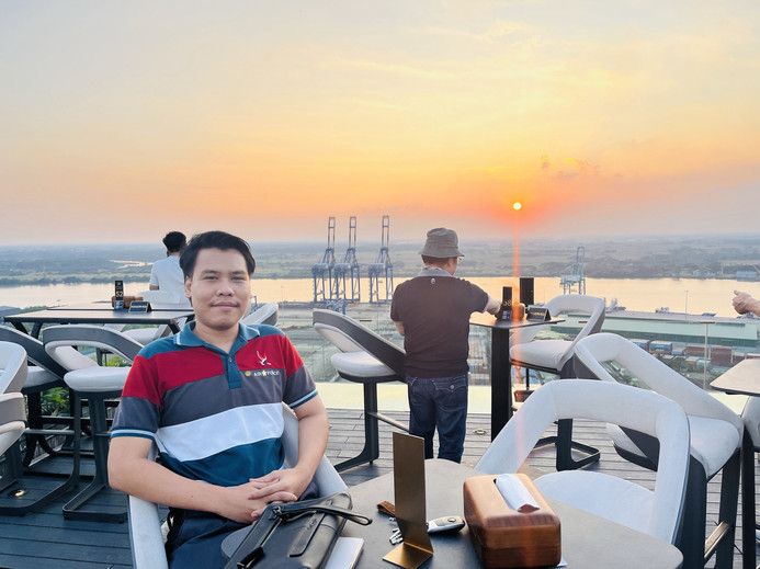 ミャンマー　有名画家　Soe Aung 漁船と夕日 絵画 ミャンマーの夕日 – 毎晩が絵画のよう🌅🇲🇲 | Trip.com ミャンマー