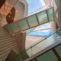 OCMA：🎨  Thom Mayne 打造的藝術殿堂，免費享受藝術與建築之美！