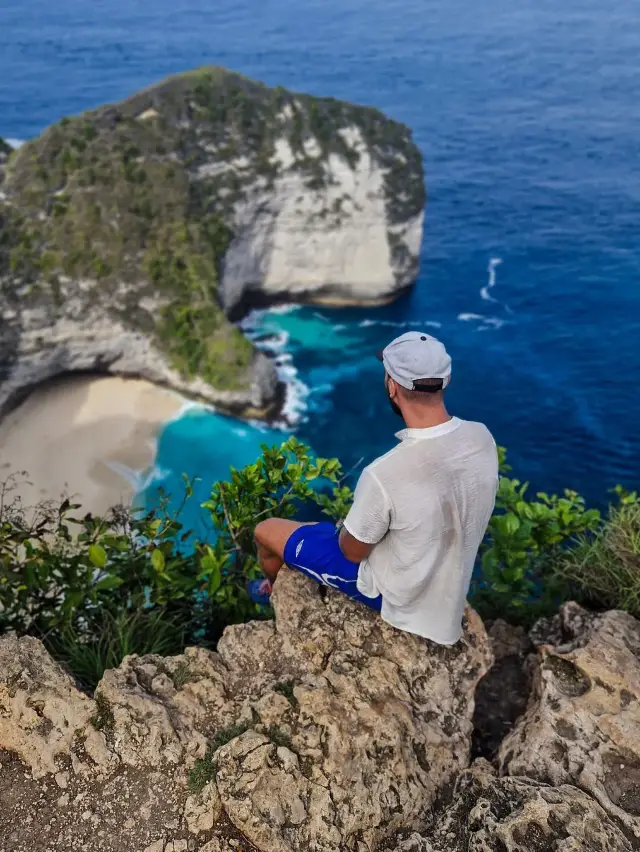 ชายหาด Kelingking Nusa Penida