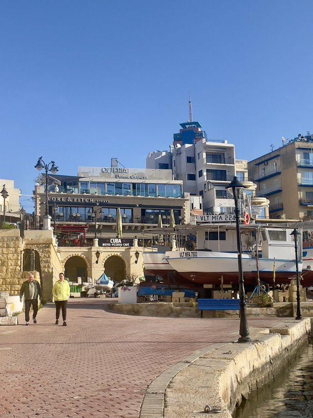 Sunny Spinola Bay