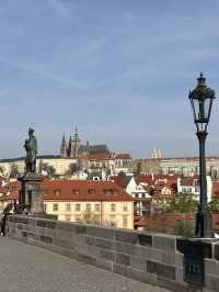 The best time to visit Charles Bridge 🌅