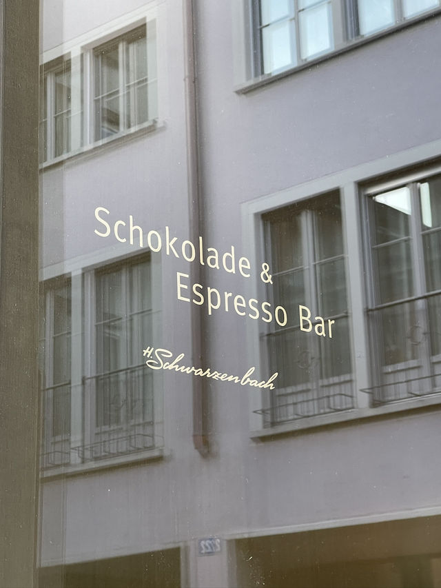 A day trip in the unfiltered streets of Zurich
