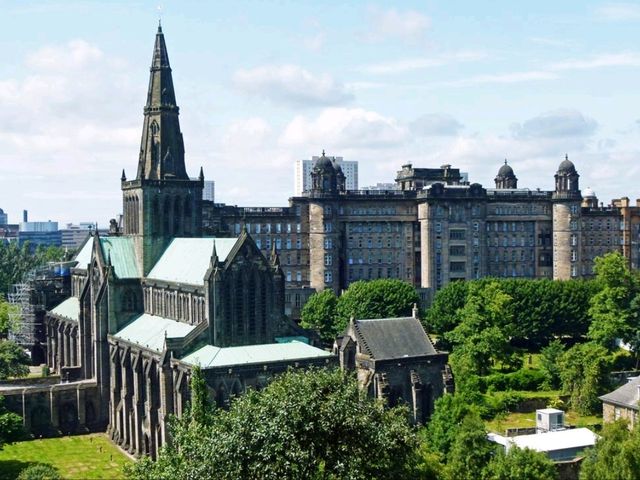Glagow Cathedral: Do miss it out when travelling to Glasgow! 