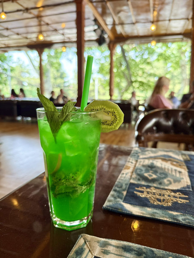  Kiwi Mojito Mocktail in Samarkand – A Summer Sip at LABI GOR