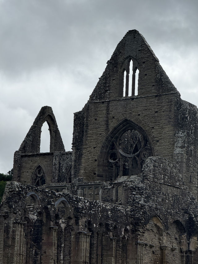 The Monumental Tintern Abbey, How Can A Ruin Be So Mesmerising?!