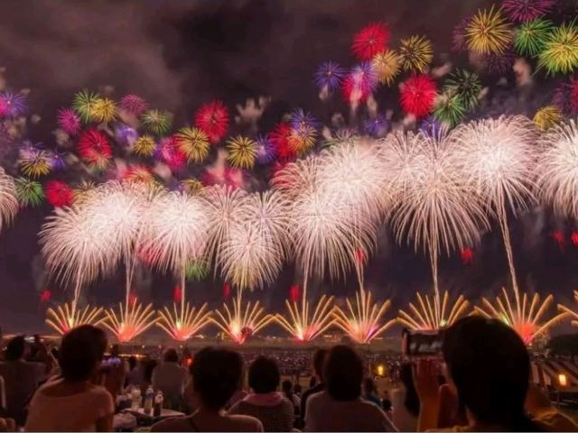 【日本新潟】長岡花火大會攻略:門票抽選、最佳觀賞席與散場避人群全解密