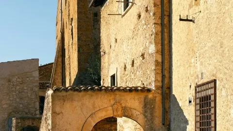 THE HOTEL SCATTERED ACROSS THE ENTIRE VILLAGE. — traveler post in Abruzzo