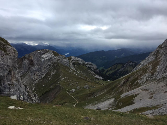 Explore the most beautiful peaks of the Swiss Alps 🇨🇭.