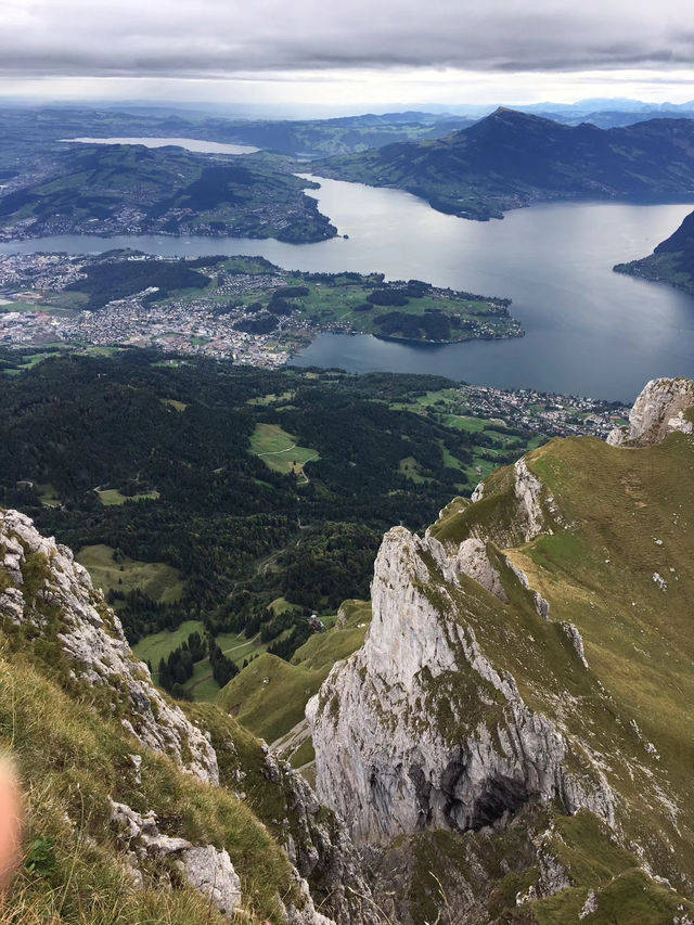 Explore the most beautiful peaks of the Swiss Alps 🇨🇭.