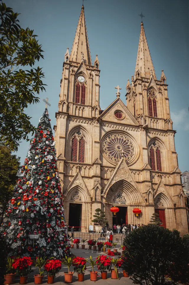 廣州聖心大教堂的聖誕氛圍已經烘托到這了，你還不來來看看嗎？