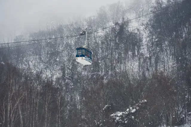 Hokkaido's unmissable Tengu Mountain, I missed it, there's a pit avoidance guide inside!