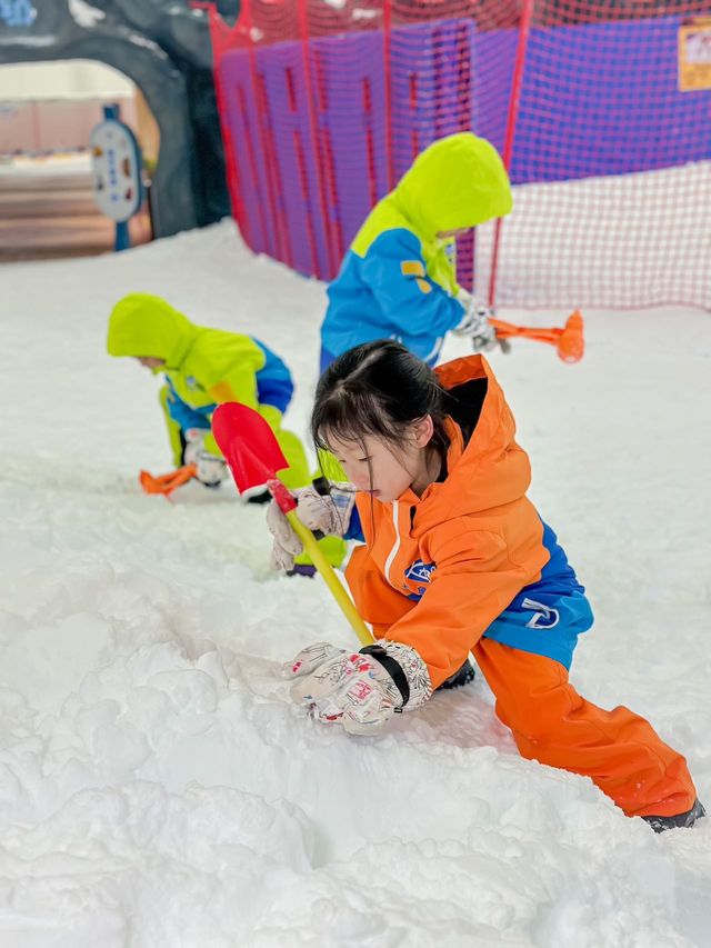 來室內滑雪城體驗冰火兩重天的樂趣吧