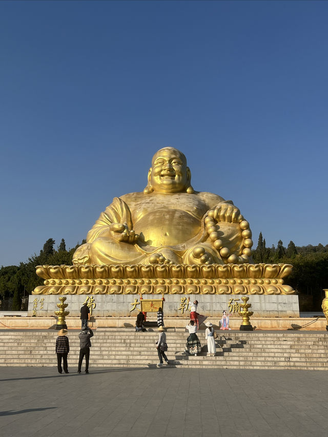 來彌勒市，遊彌勒寺