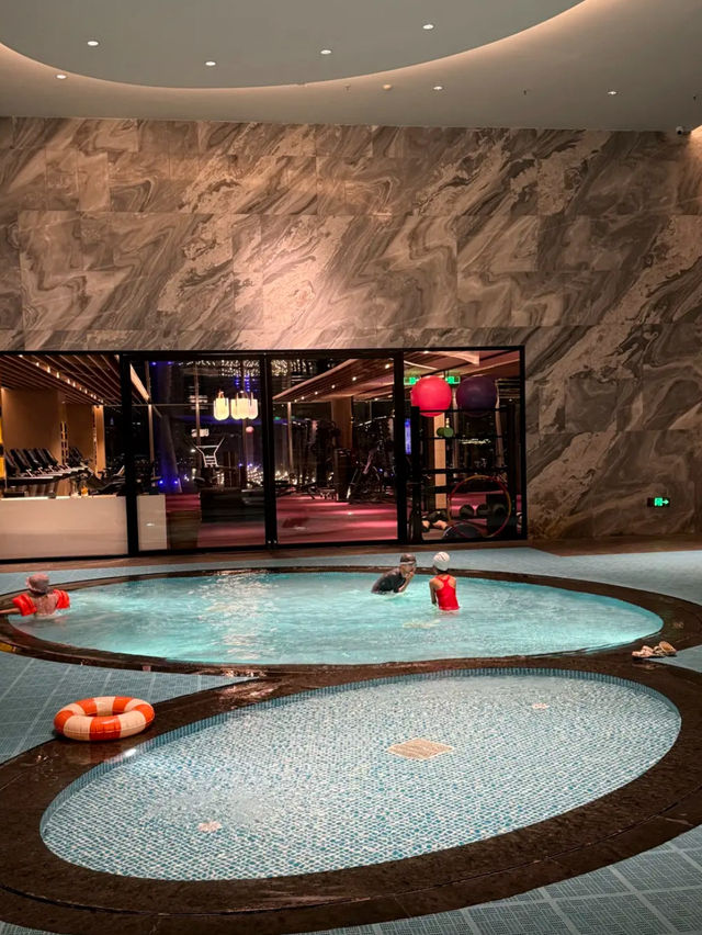 💫「珠海中海萬麗酒店：海洋主題設計，海洋感十足！」