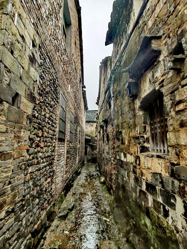 浦江嵩溪古村，用石塊壘出一條「地下長河」