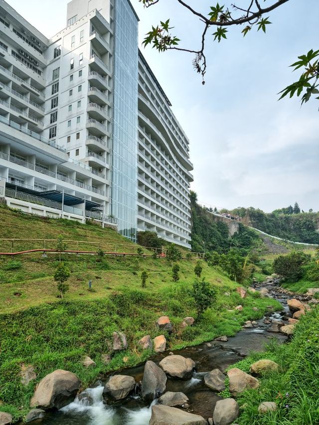 🌟 Puncak's Hidden Gem: Le Eminence Hotel! 🌿✨