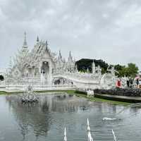 White Temple is stunning even in rainy days 