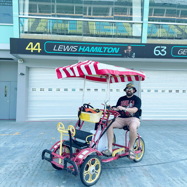 Drive on an F1 track! Only in Singapore! 🇸🇬 🏎️ 