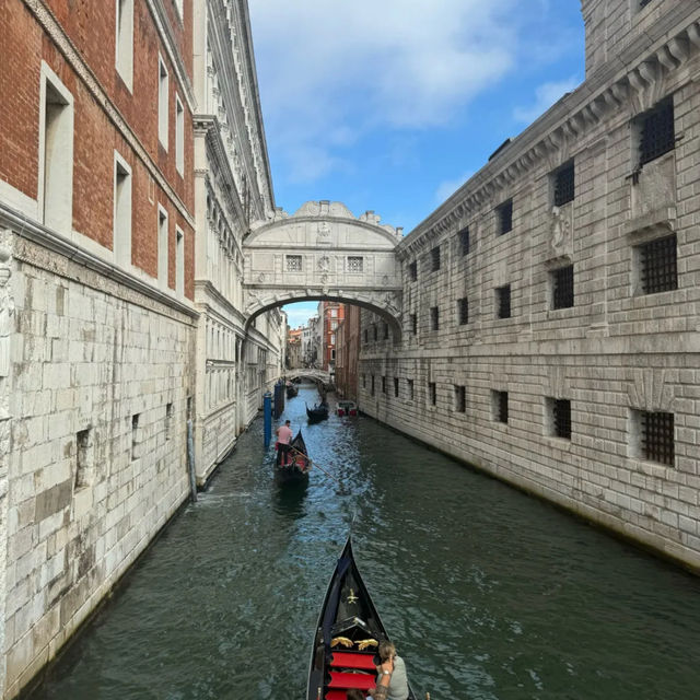 Bridge of sighs Italy 