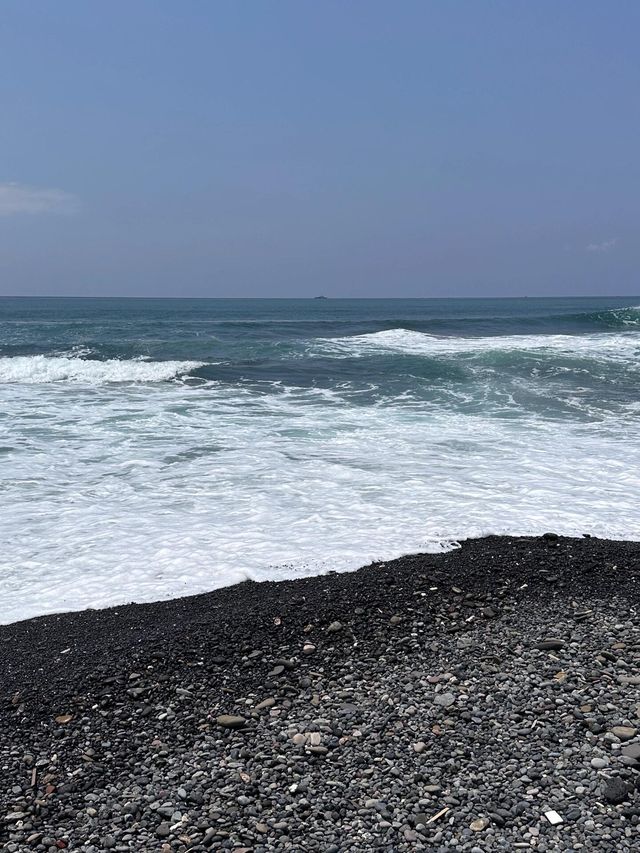 美到暈呀！峇里小眾冰島風黑色沙灘。