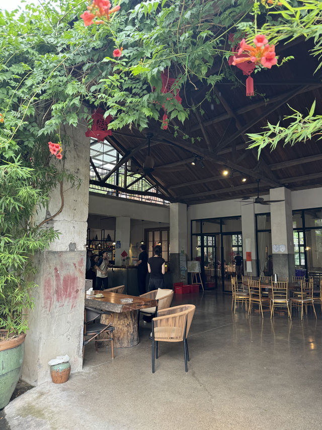 竹筍廠裡的餐飲。