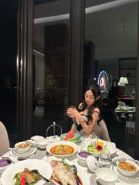 成都全新瀑布酒店享受避世之境。