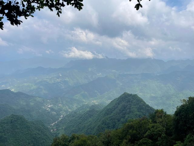 商洛塔雲山|四季景色各異。