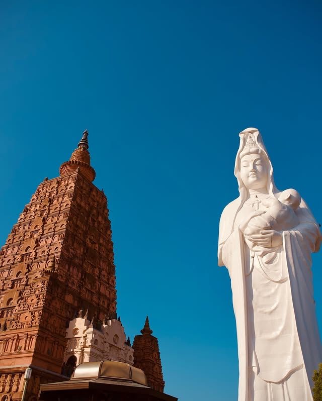 久留米的莊嚴守護者：成田山明王寺與救世慈母大觀音像