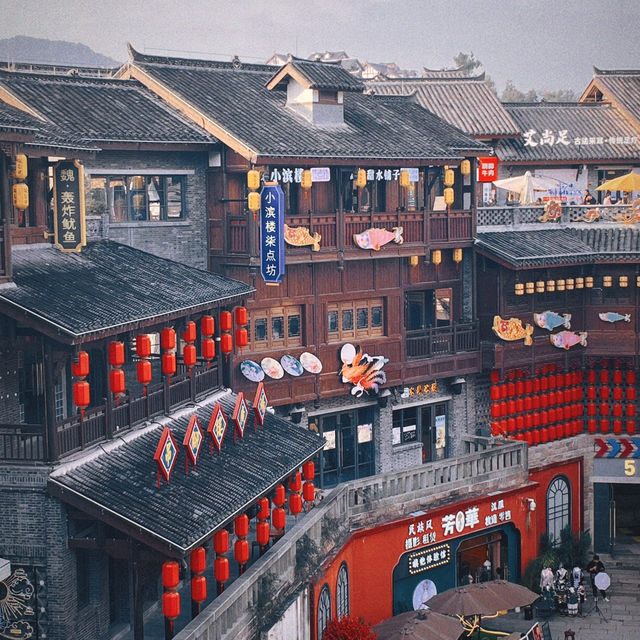 一人去旅行｜到處都是人，沙坪壩區磁器口古鎮太有年味兒了，很熱鬧