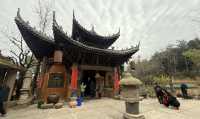 龍潭古寺：年初二登高祈福