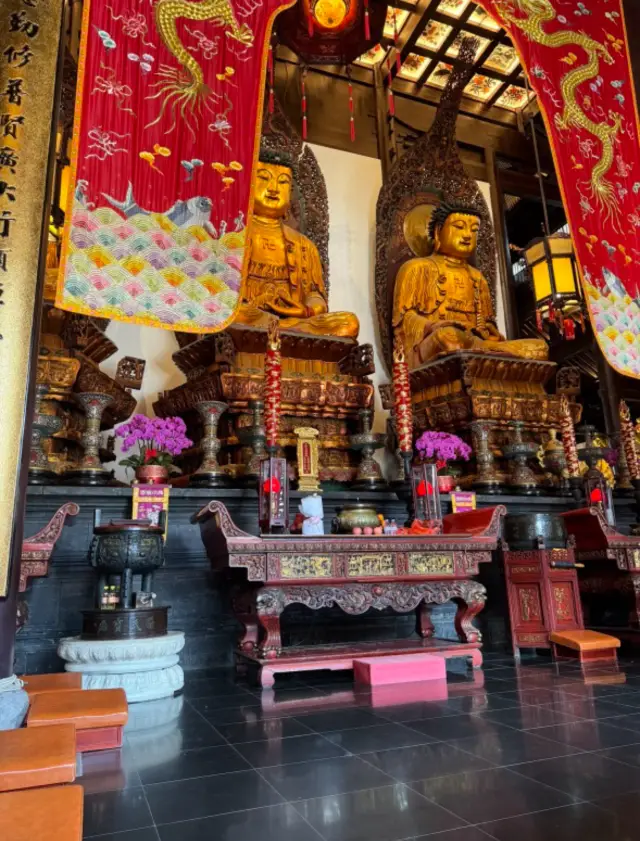 Life is confusing, no answers? Just come and copy the sutras at Jade Buddha Temple