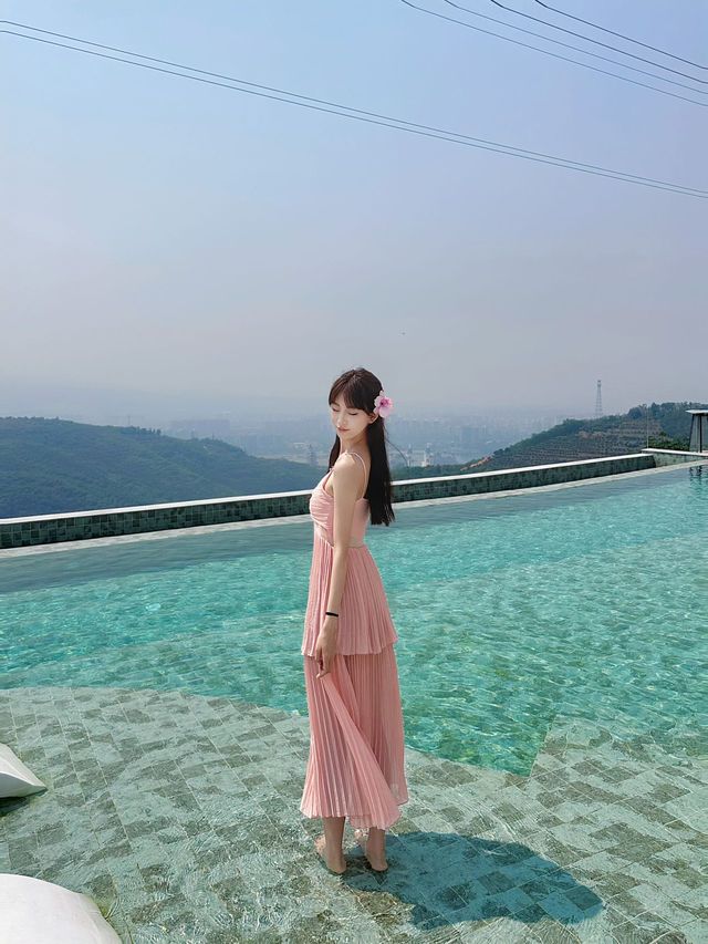 推開窗戶就能看到雲海，就在版納半山腰