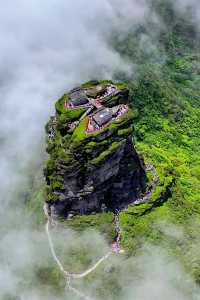 銅仁勇攀梵淨山奇峰，細味古村茶香慢