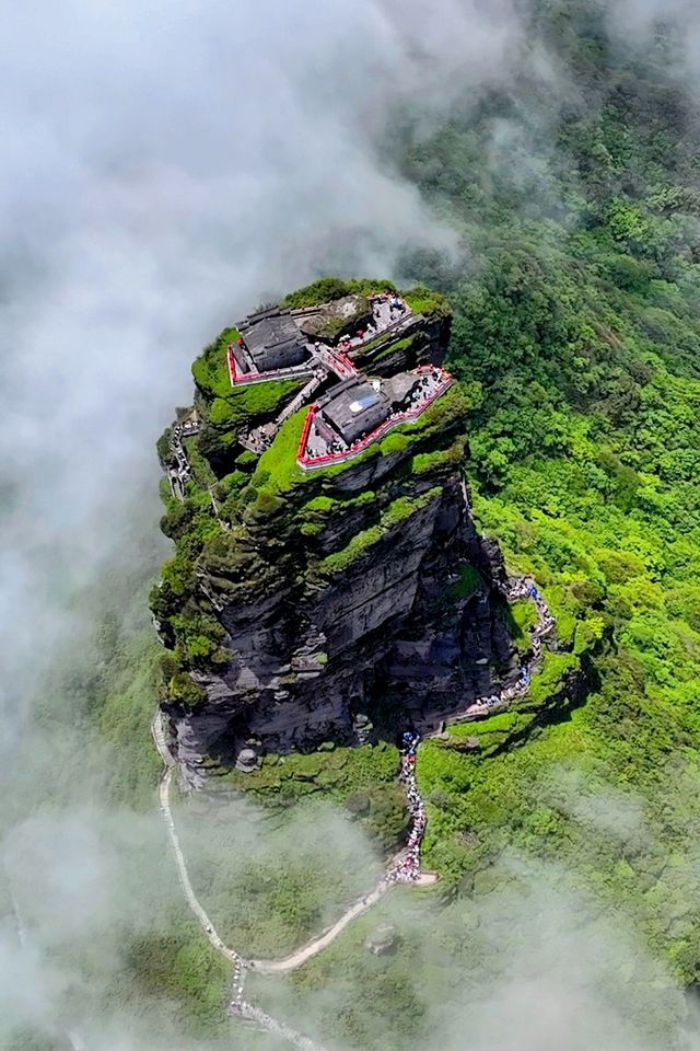 銅仁勇攀梵淨山奇峰，細味古村茶香慢