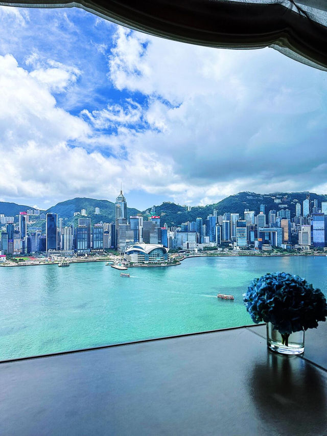🌊 香港瑰丽酒店｜这片维港海景，值得你专程来睡！ 