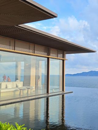 Heavenly Hotel in Zhuhai: A Dreamy Cliffside Getaway