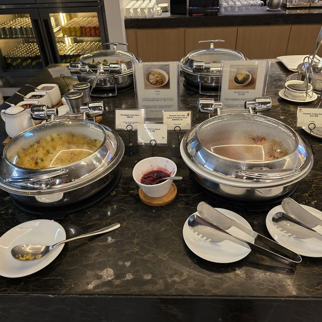香港機場SilverKris Lounge攻略｜哈根達斯任食+必試新加坡靈魂美食